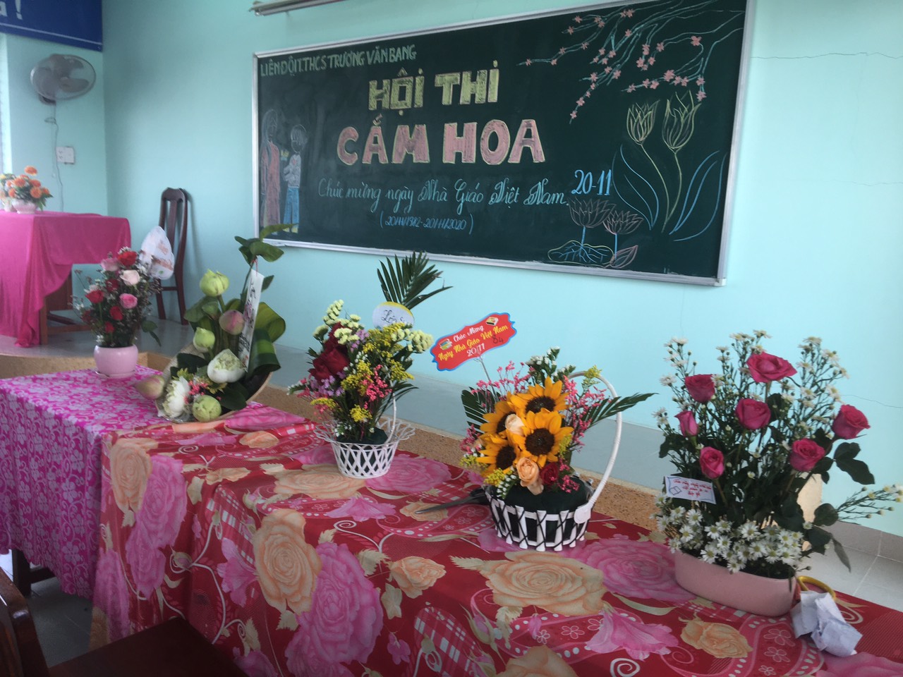 Hội thi cắm hoa chào mừng Ngày Nhà giáo Việt Nam